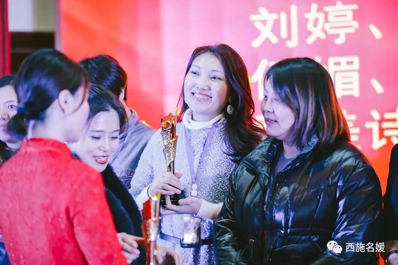 盛會丨全國工商聯(lián)化妝品商會祛斑專委會西施名媛/纖維源年終盛典暨新品發(fā)布會，圓滿落幕！