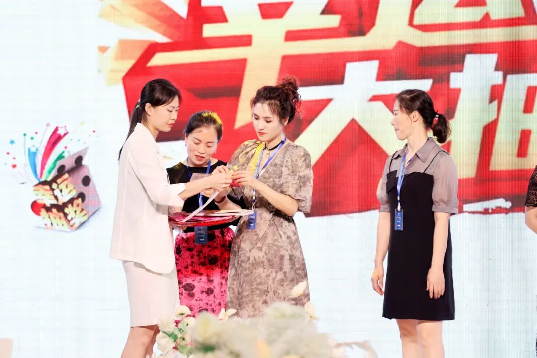 名媛紀(jì)要丨3+1新產(chǎn)品系統(tǒng)發(fā)布會(huì)暨九寨之旅，完美收官
